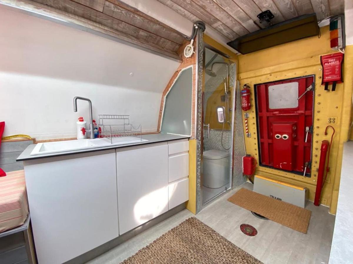 5 Star Ocean Village Marina Reconditioned Rnli Rig Life Boat Southampton Exterior foto
