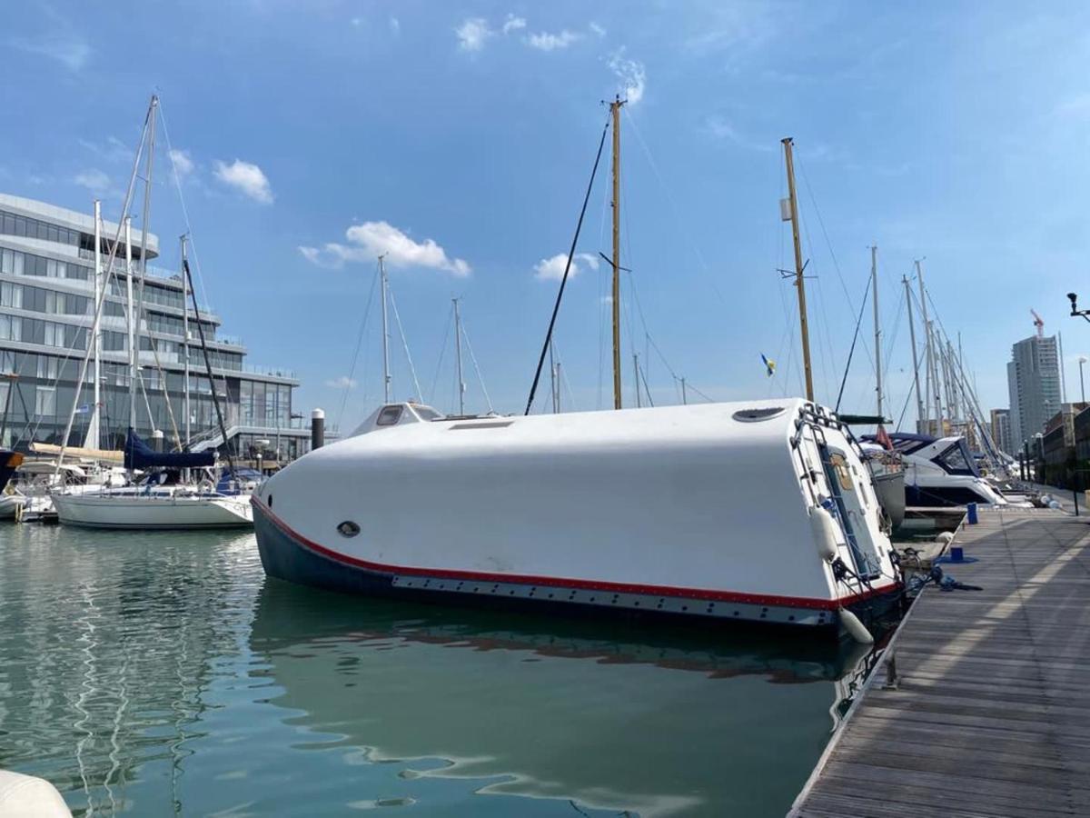 5 Star Ocean Village Marina Reconditioned Rnli Rig Life Boat Southampton Exterior foto